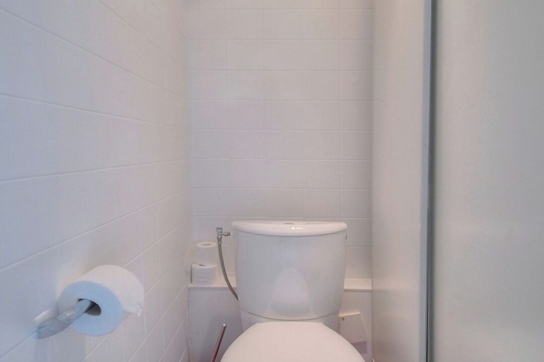 Photo of Bathroom in California - Pezou
