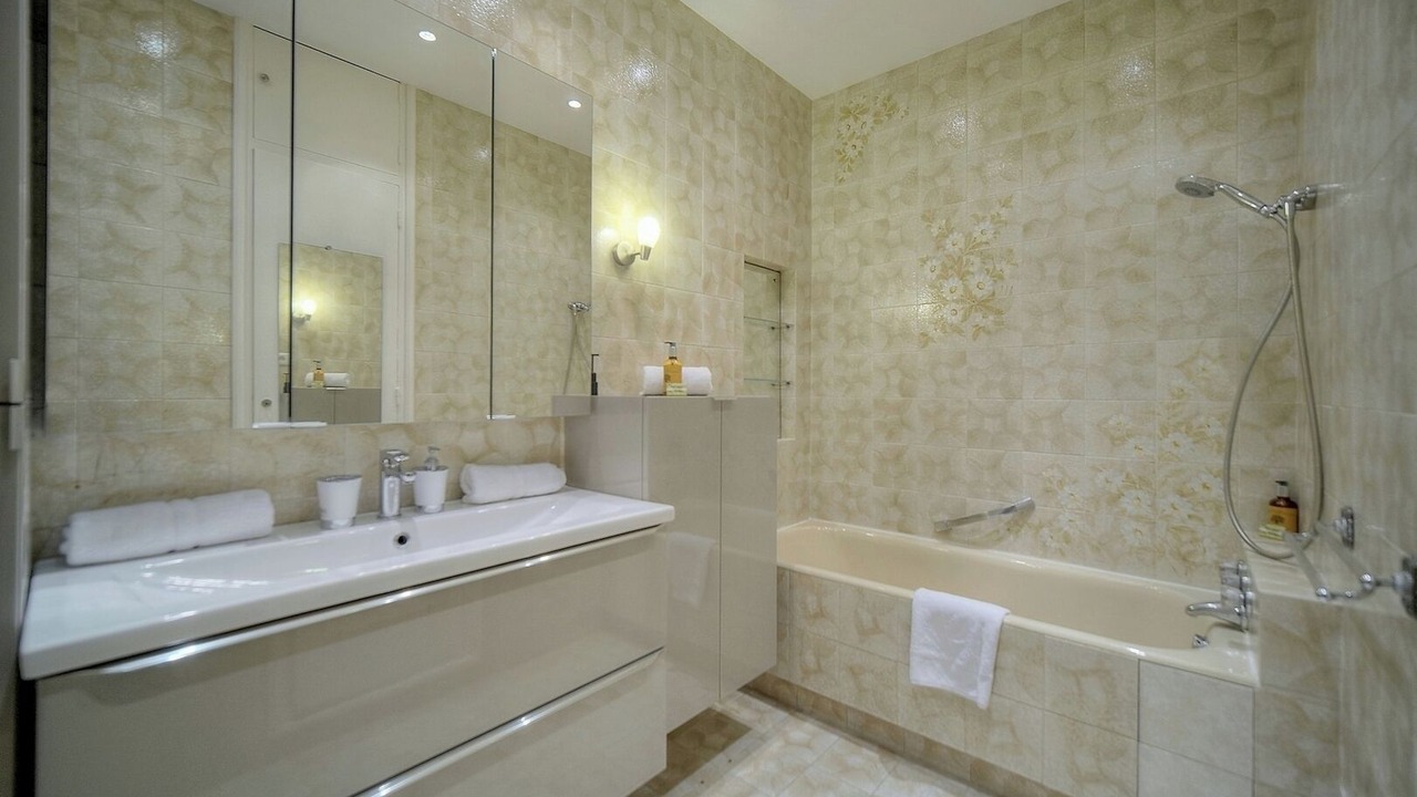 Photo of Bathroom in California - Pezou