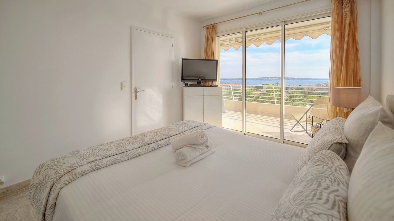 Photo of Bedroom in California - Pezou