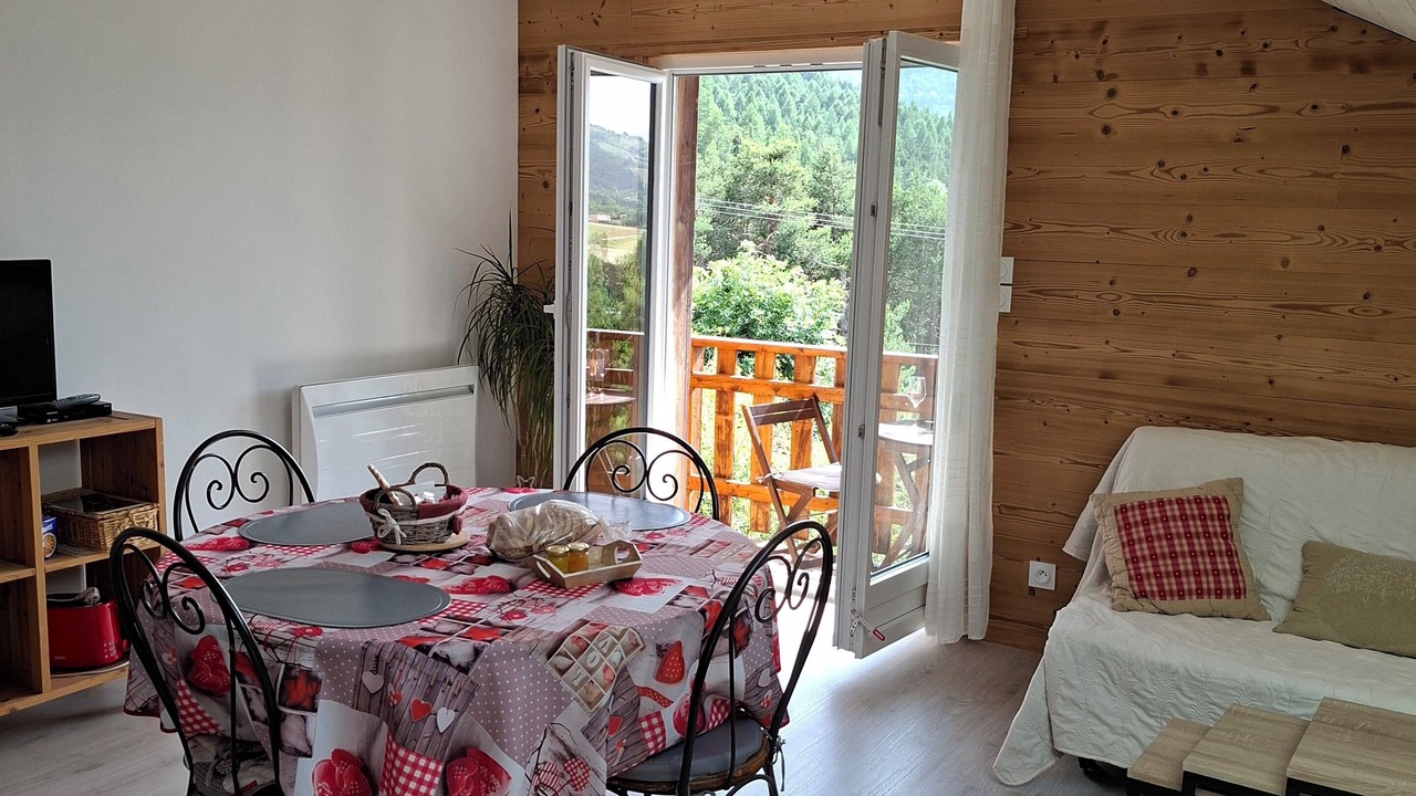 Photo of Livingroom in Enchastrayes