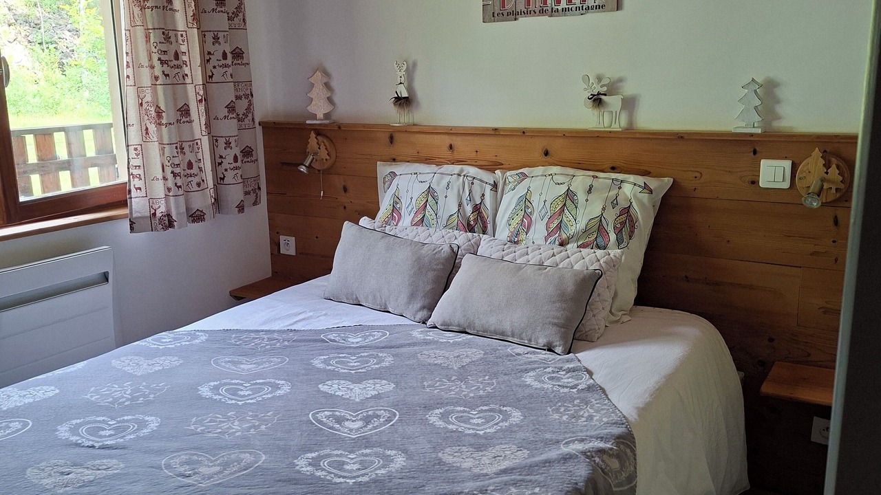 Photo of Bedroom in Enchastrayes