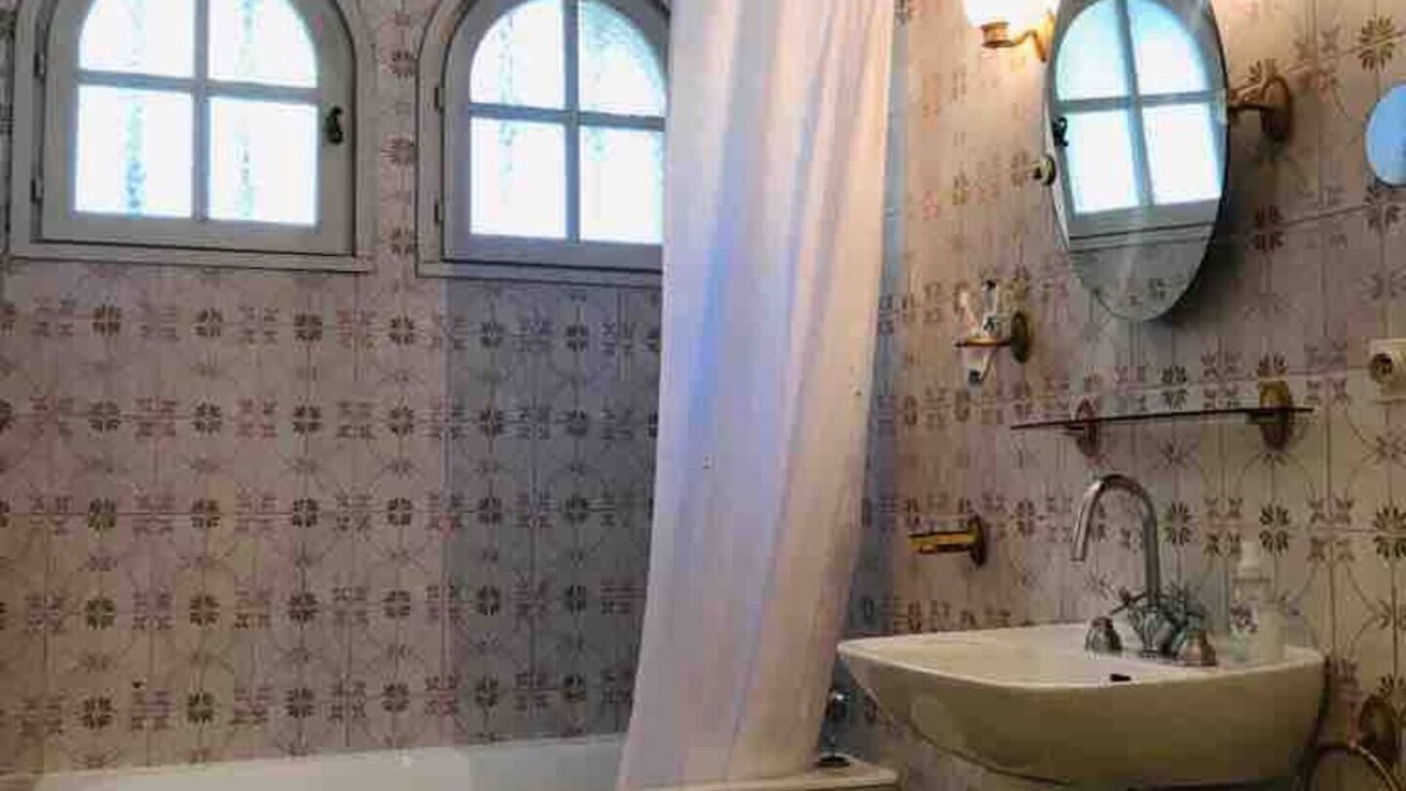 Photo of Bathroom in Saint-Mitre-les-Remparts