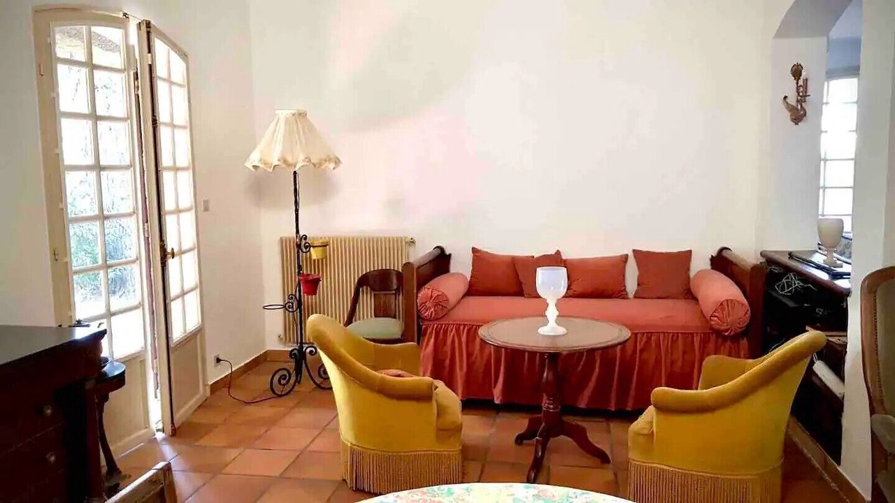 Photo of Livingroom in Saint-Mitre-les-Remparts