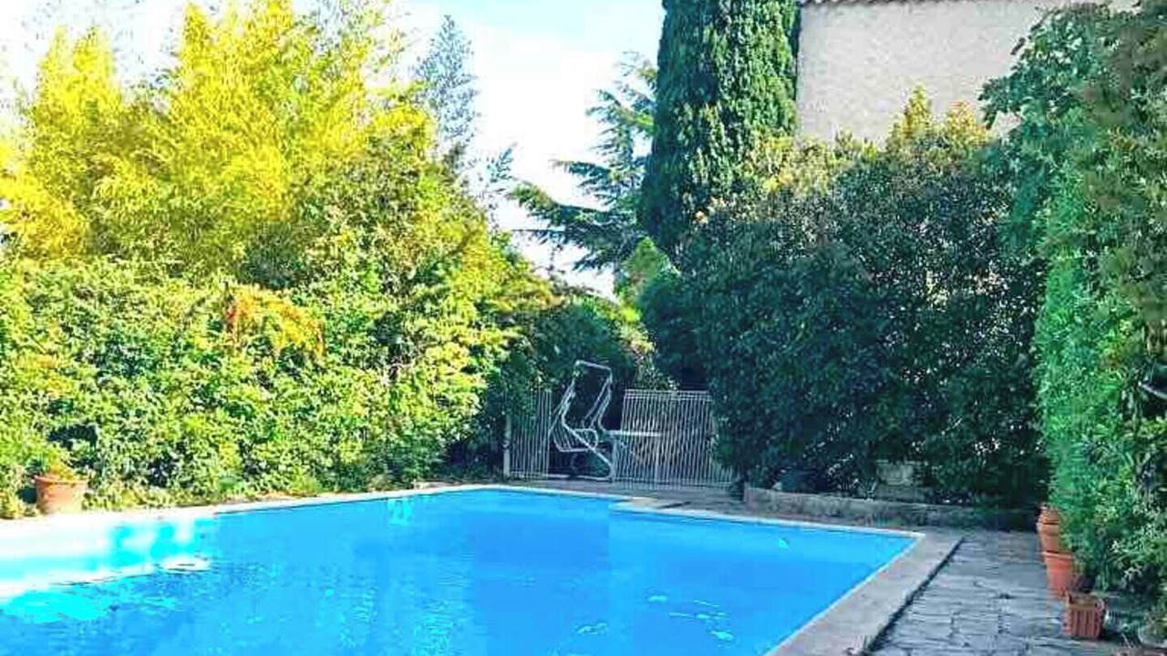 Photo of Outdoor in Saint-Mitre-les-Remparts