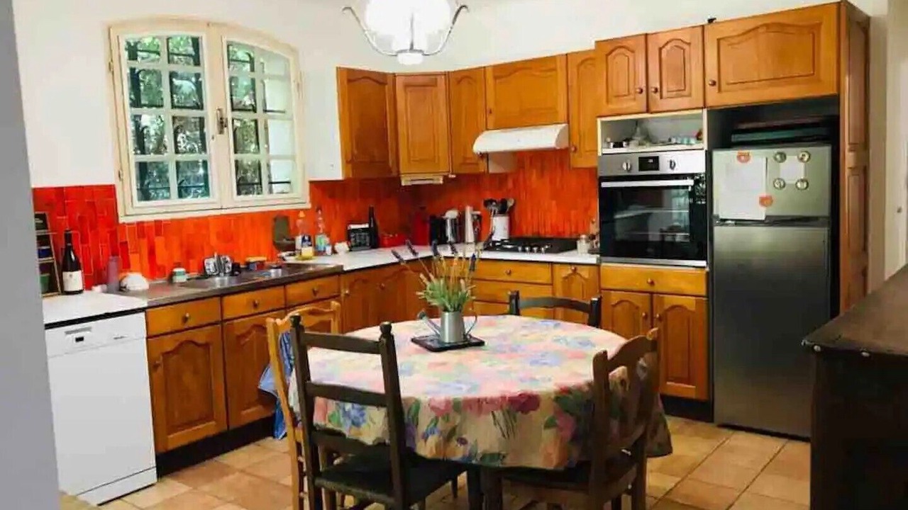 Photo of Kitchen in Saint-Mitre-les-Remparts
