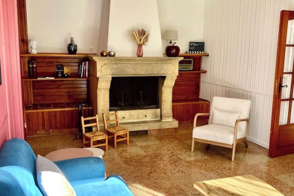 Photo of Livingroom in California - Pezou