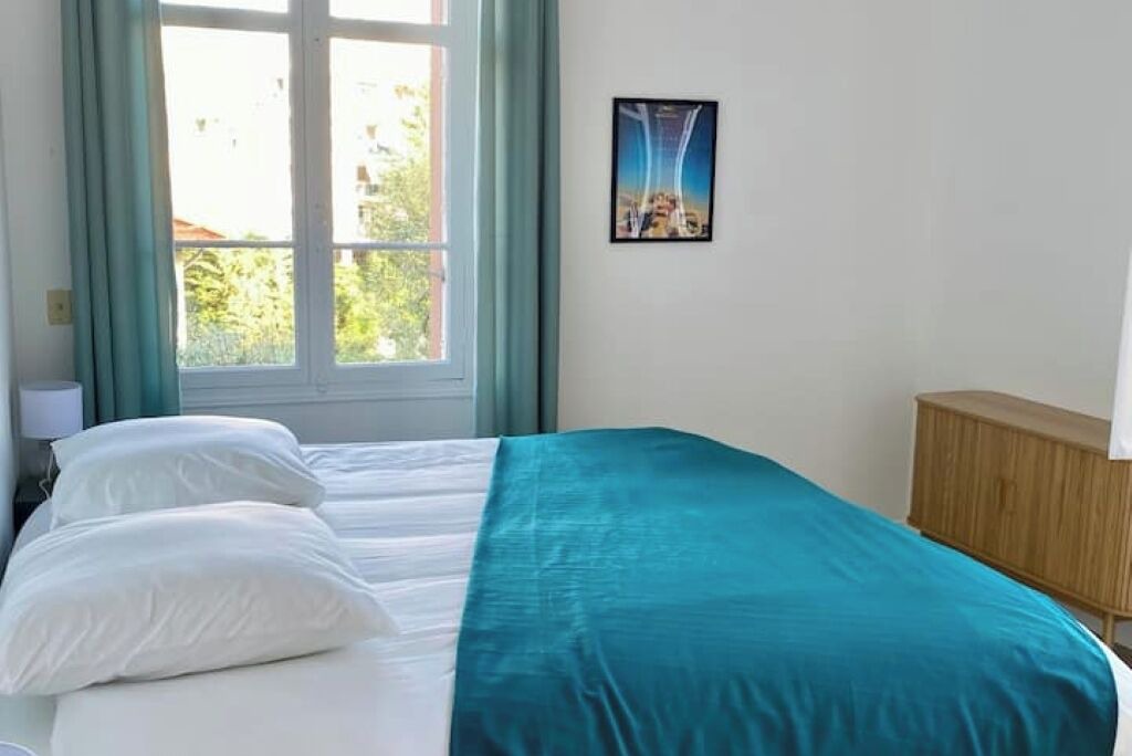 Photo of Bedroom in California - Pezou