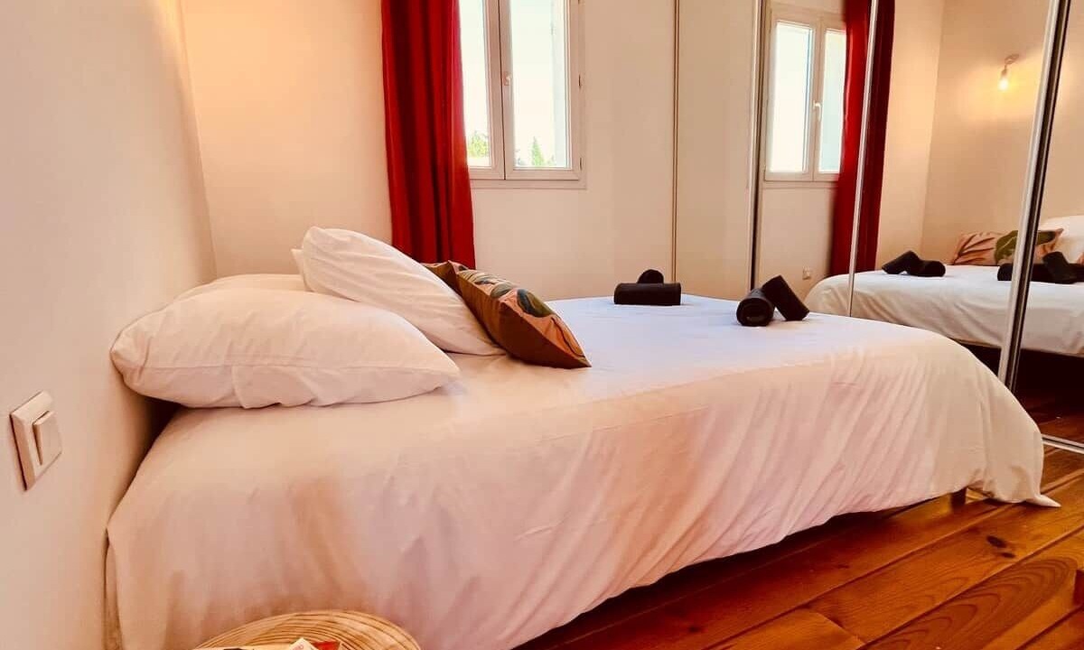 Photo of Bedroom in Simiane-Collongue