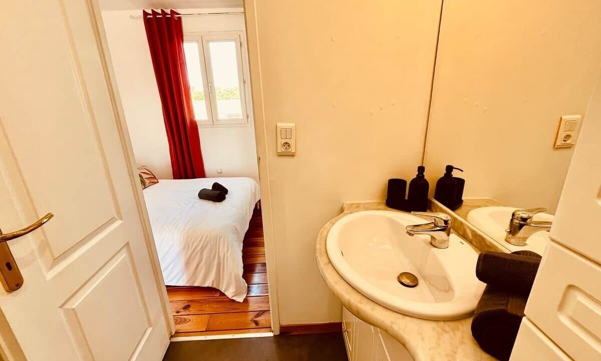 Photo of Bathroom in Simiane-Collongue