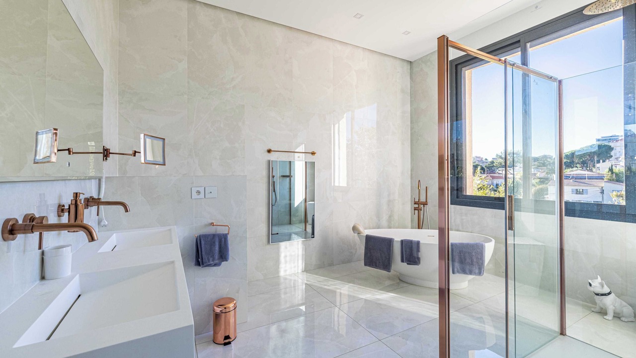 Photo of Bathroom in Carnot