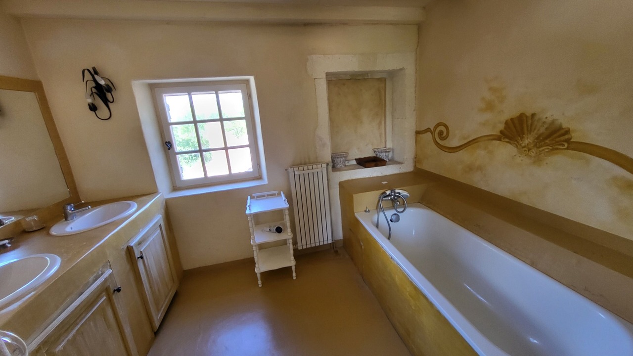 Photo of Bathroom in Arles