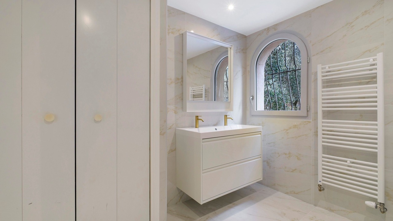 Photo of Bathroom in Drap