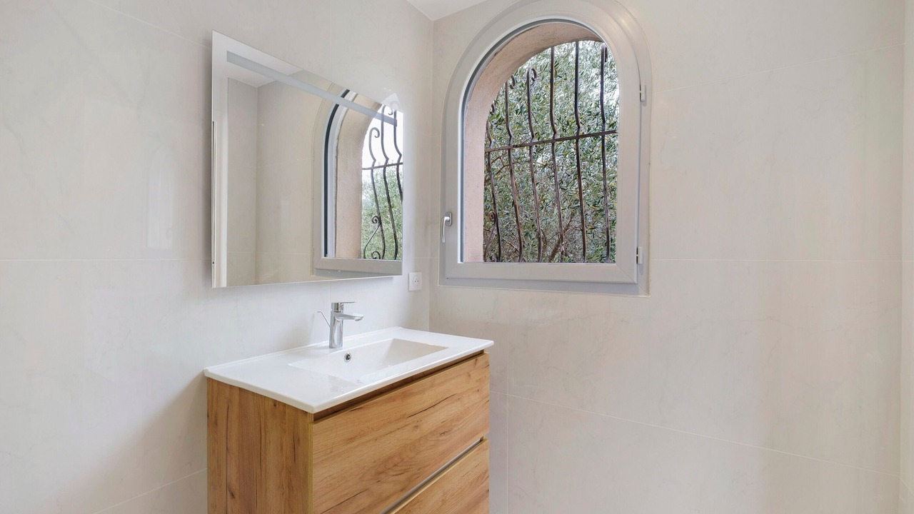Photo of Bathroom in Drap