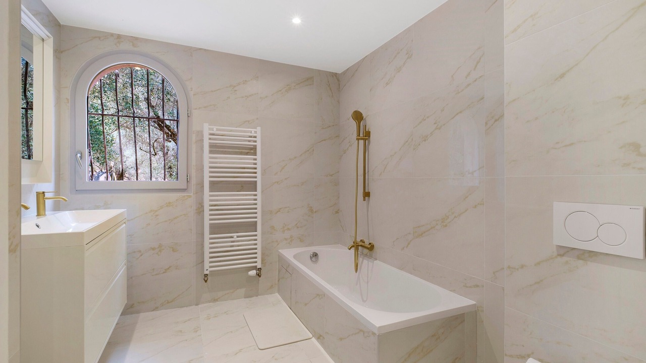 Photo of Bathroom in Drap