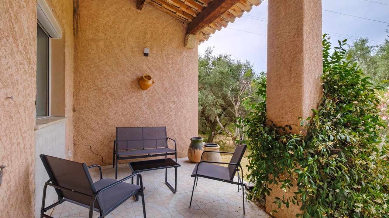 Photo of Patio Balcony in Drap