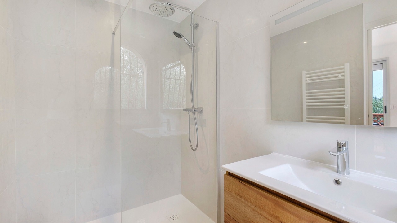 Photo of Bathroom in Drap