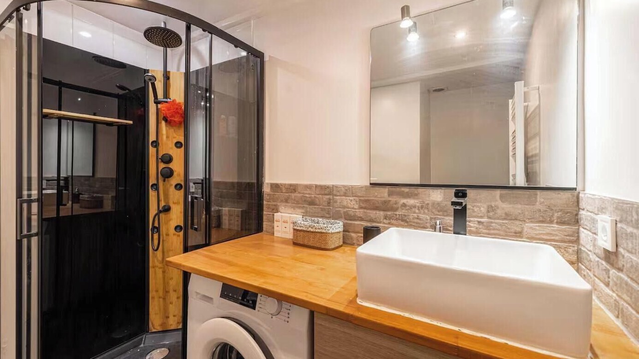 Photo of Bathroom in Gambetta
