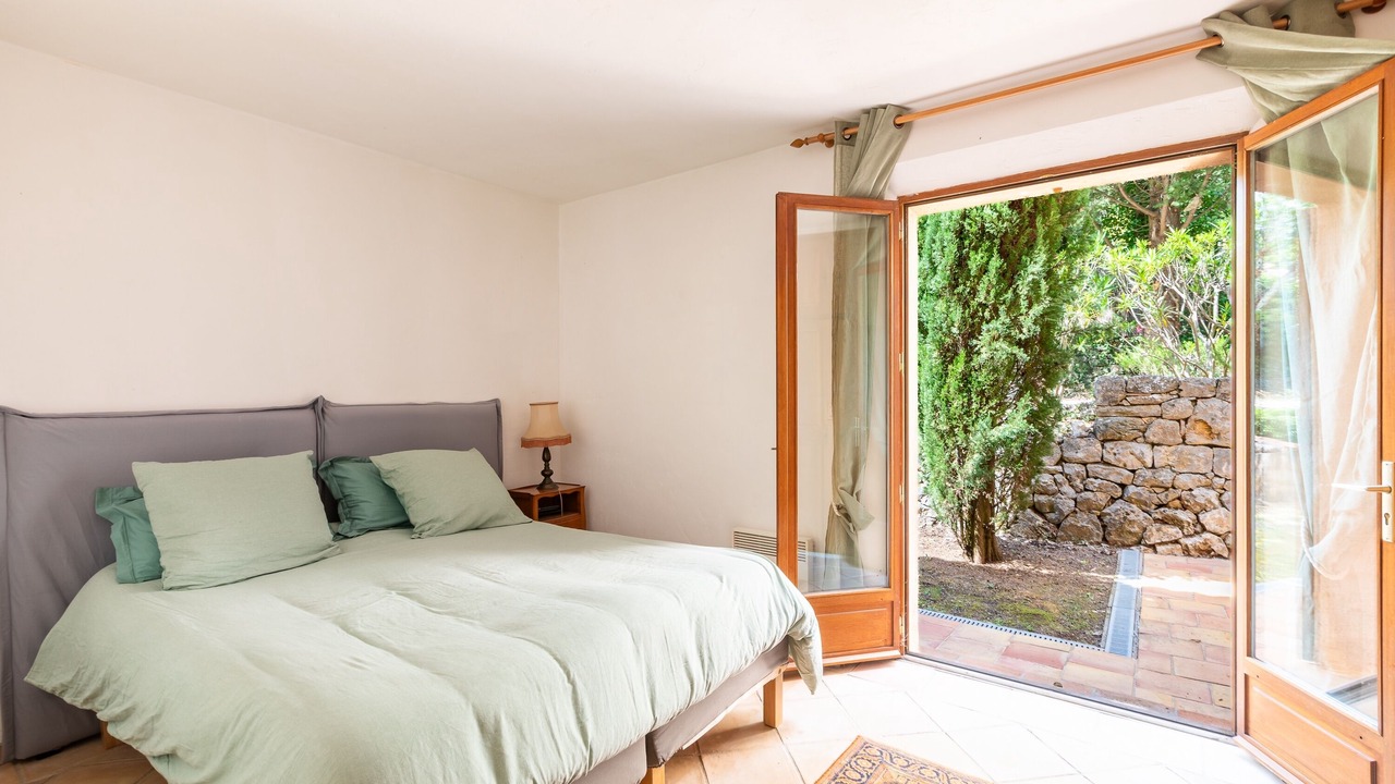 Photo of Bedroom in Saint-Cezaire-sur-Siagne