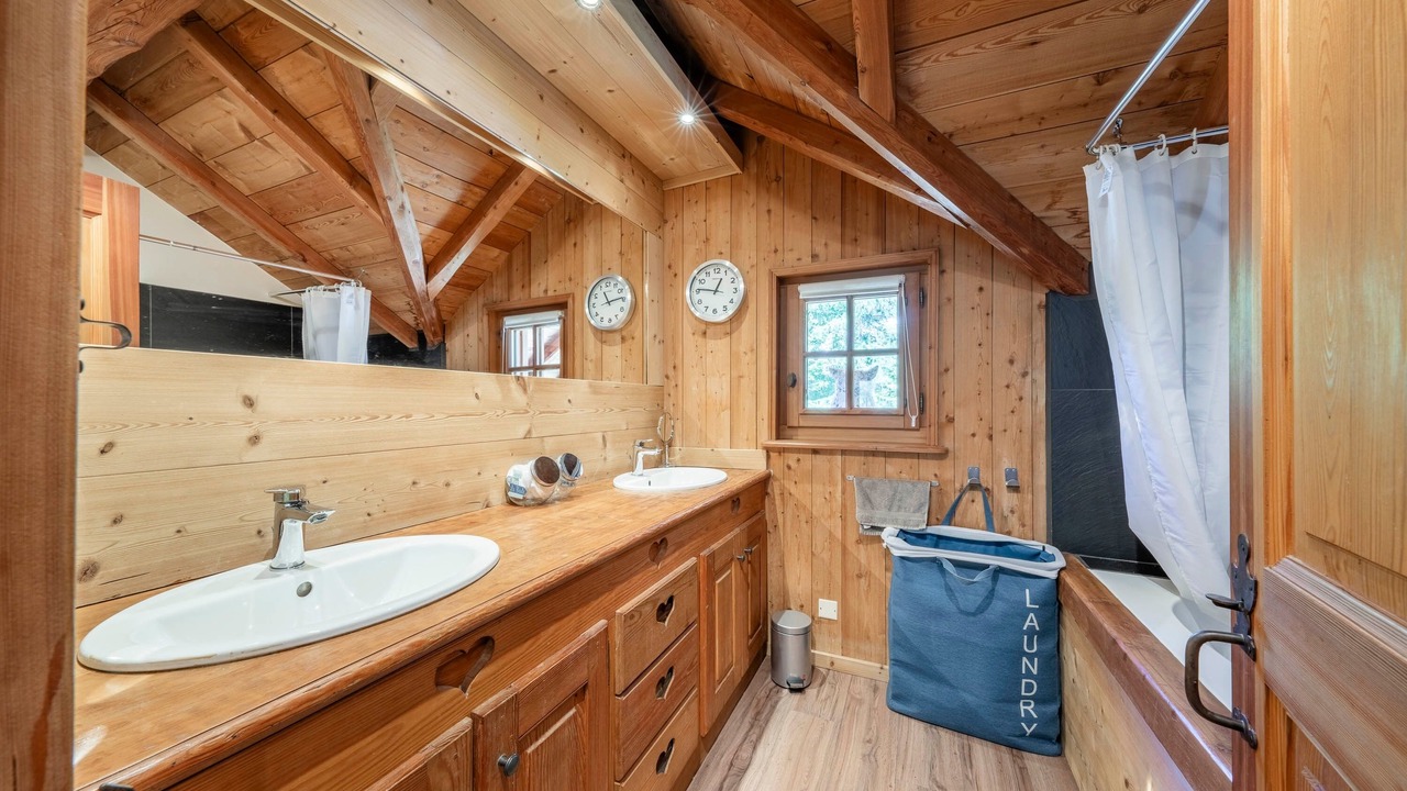 Photo of Bathroom in Forville