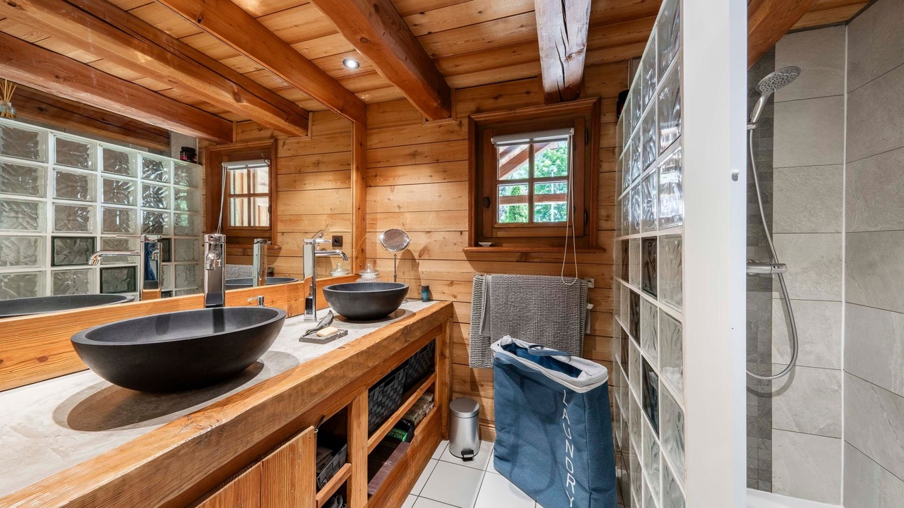 Photo of Bathroom in Forville