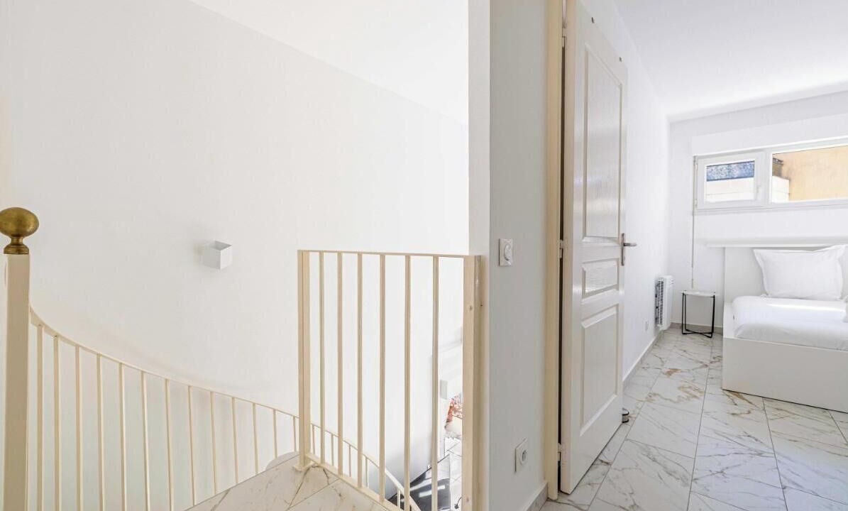 Photo of Bedroom in Prado - Republique
