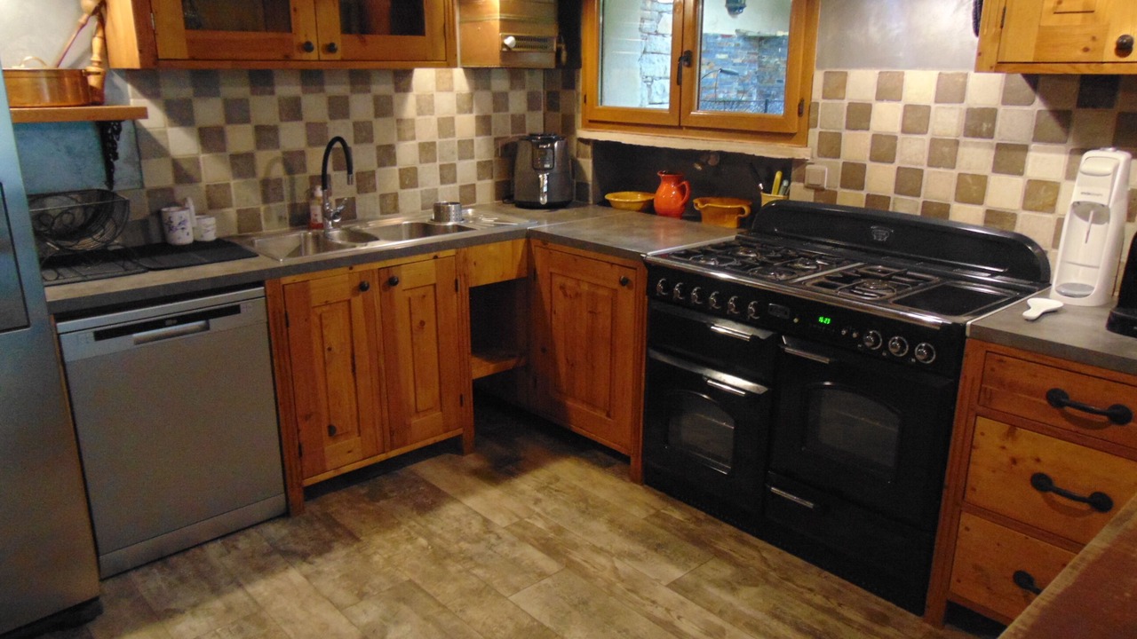 Photo of Kitchen in Revest-Saint-Martin