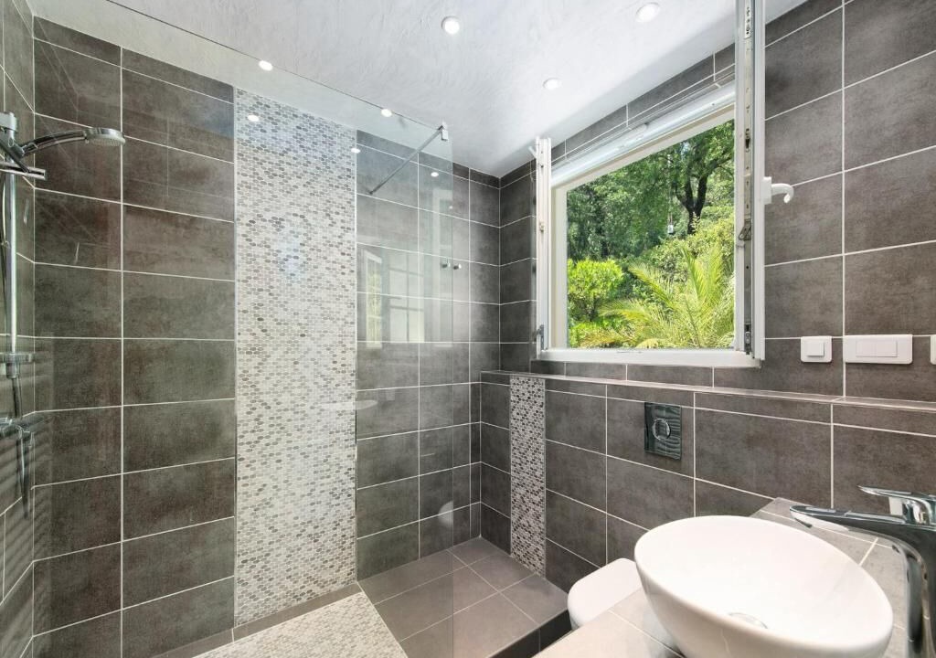 Photo of Bathroom in Flayosc