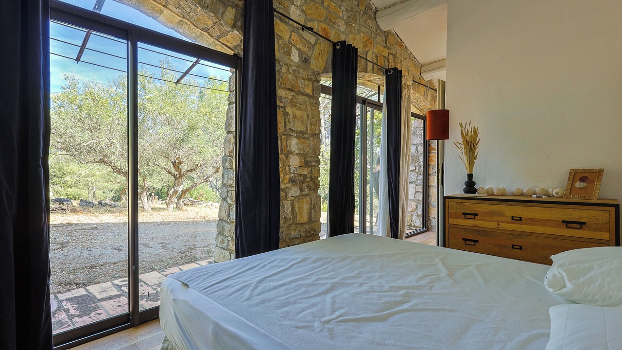 Photo of Bedroom in Entrecasteaux
