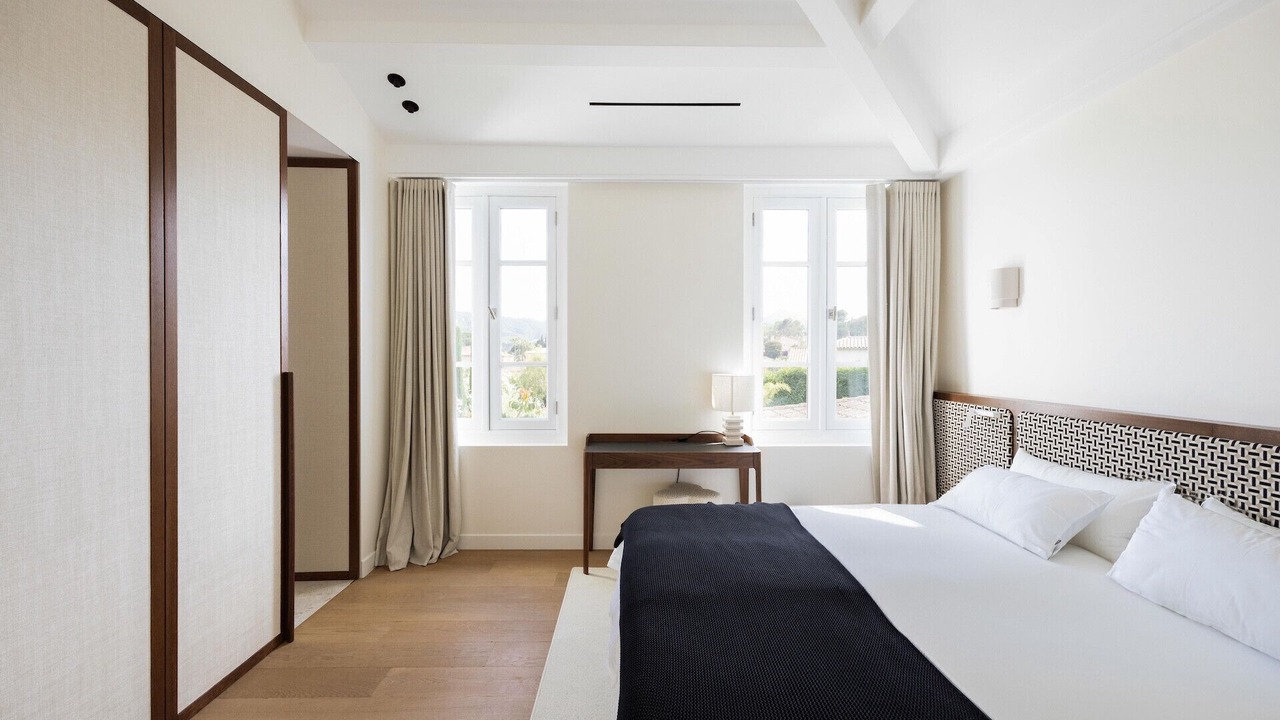 Photo of Bedroom in Mandelieu-La-Napoule