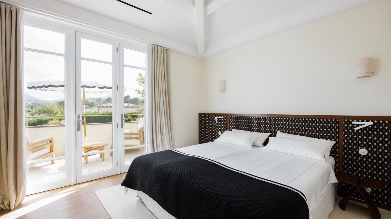Photo of Bedroom in Mandelieu-La-Napoule