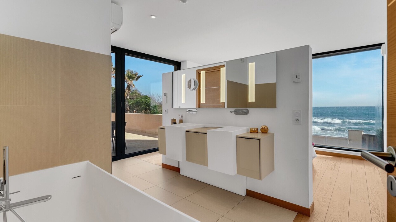 Photo of Bathroom in Saint-Aygulf
