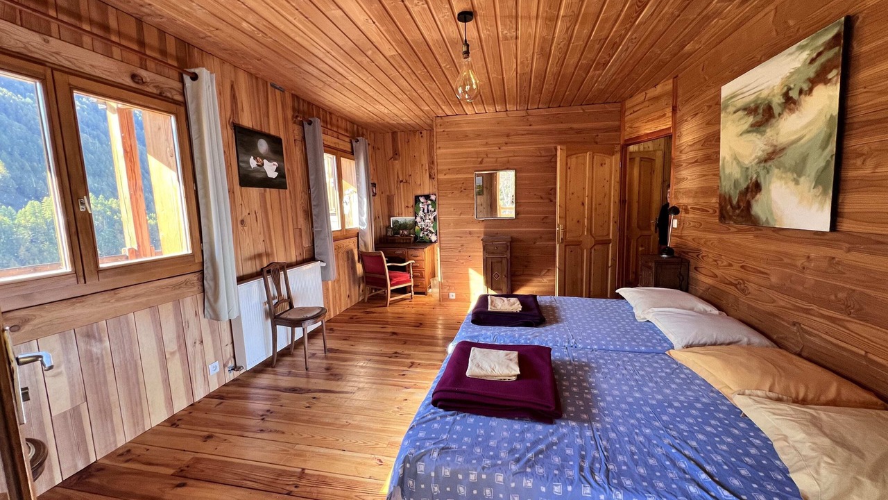 Photo of Bedroom in Molines-en-Queyras