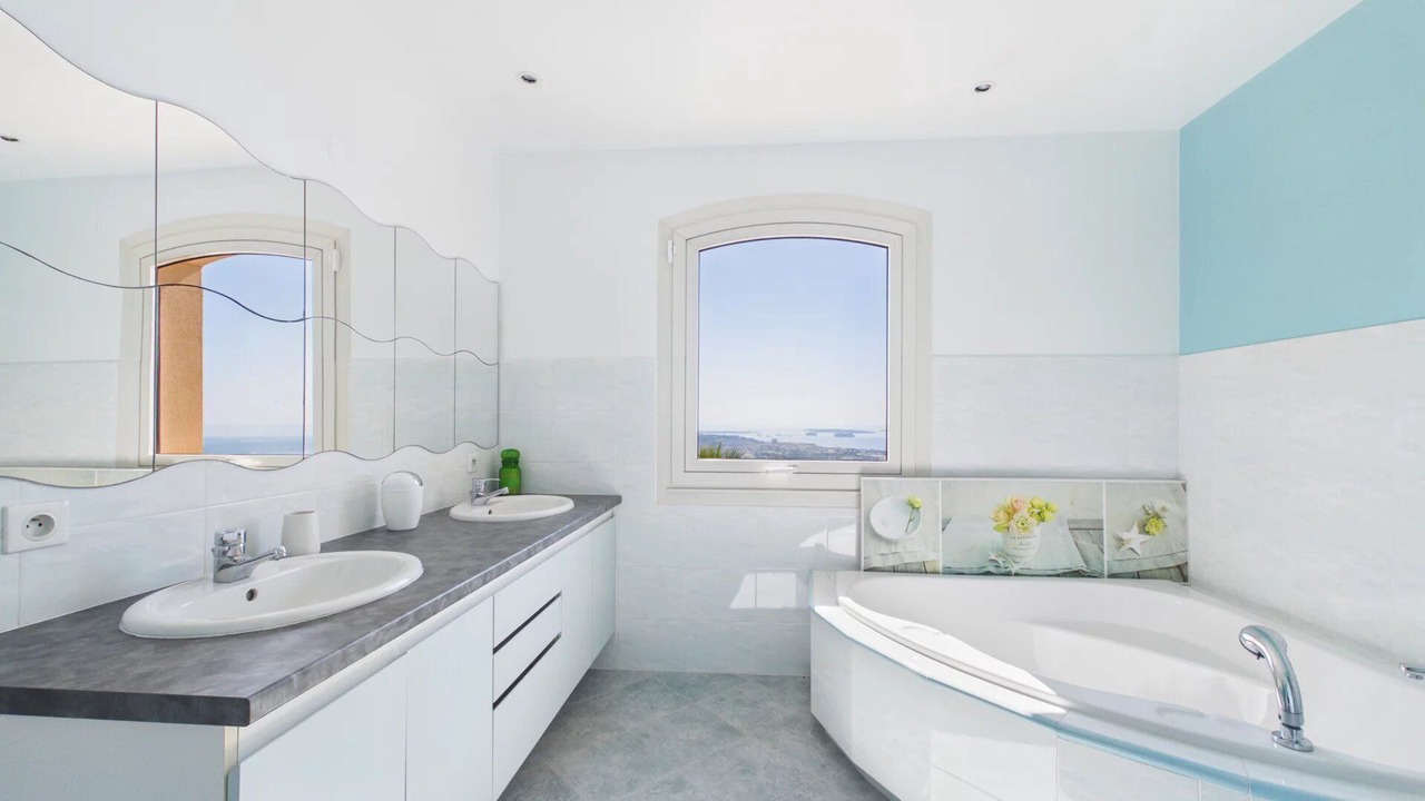 Photo of Bathroom in Mandelieu-La-Napoule