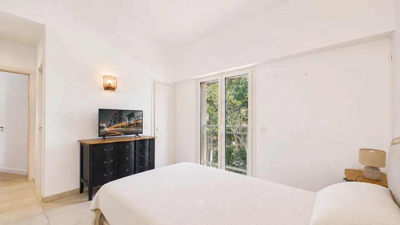 Photo of Bedroom in Mandelieu-La-Napoule