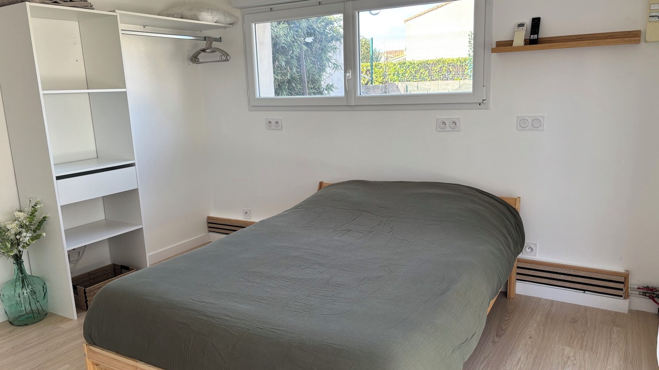 Photo of Bedroom in Lunel-Viel
