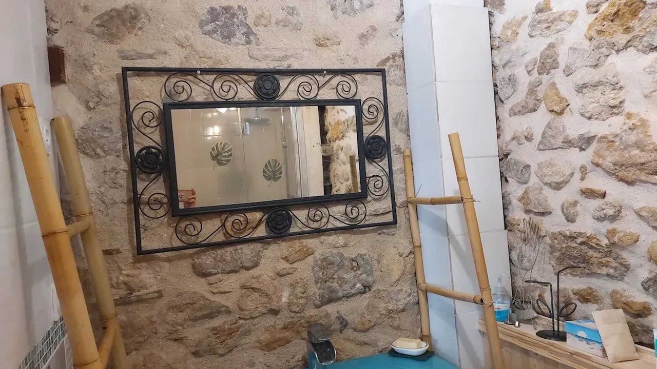 Photo of Bathroom in Roujan