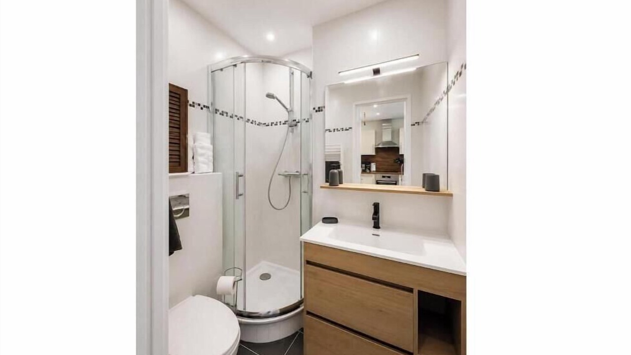 Photo of Bathroom in Prado - Republique