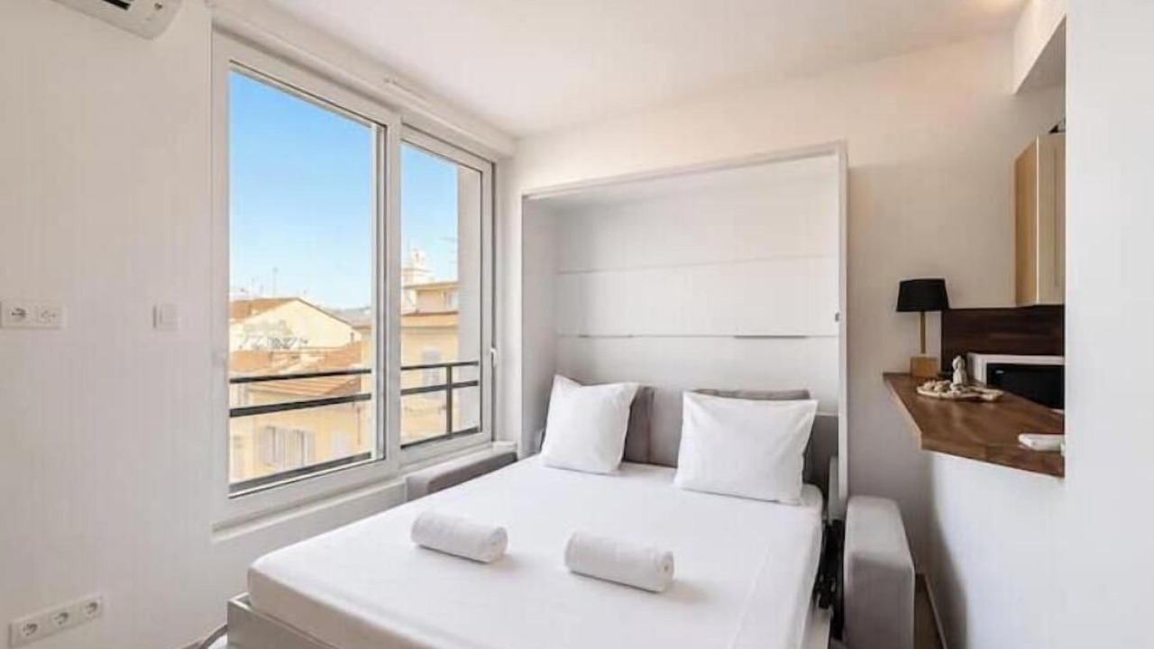 Photo of Bedroom in Prado - Republique