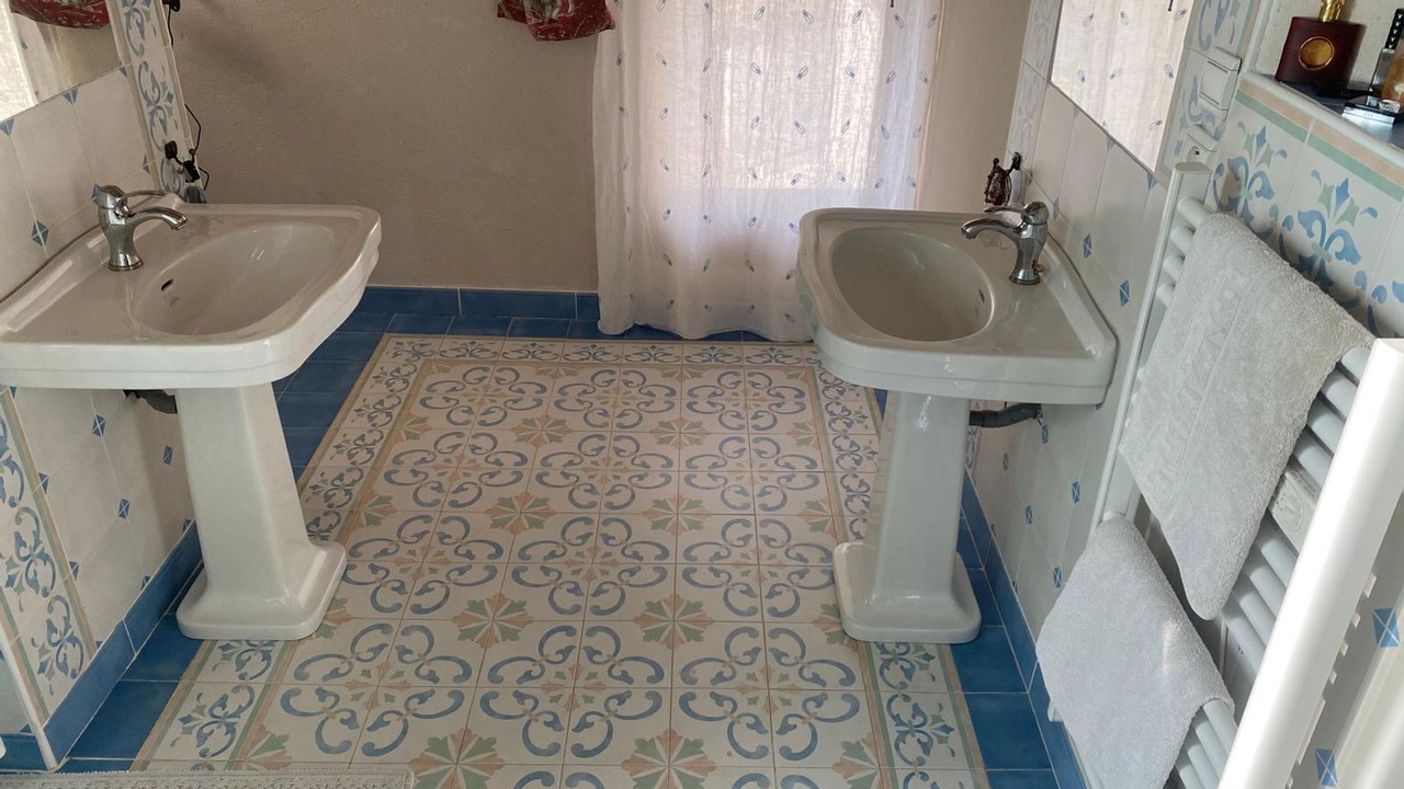 Photo of Bathroom in Pujaut