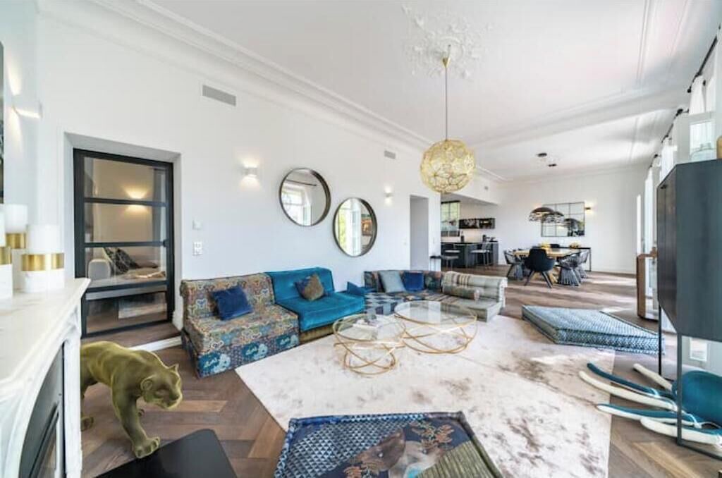 Photo of Livingroom in California - Pezou