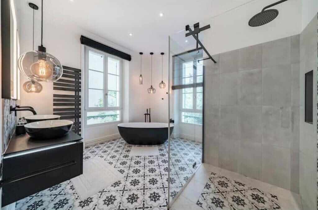 Photo of Bathroom in California - Pezou