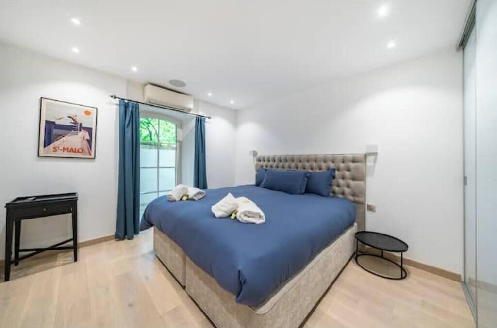 Photo of Bedroom in California - Pezou