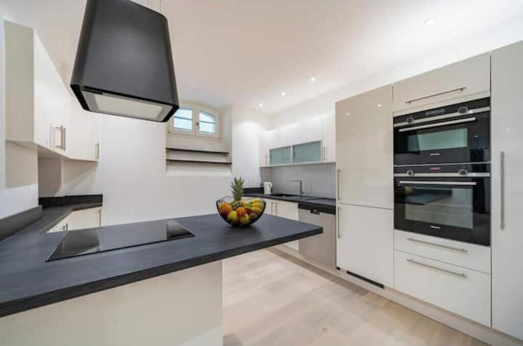 Photo of Kitchen in California - Pezou