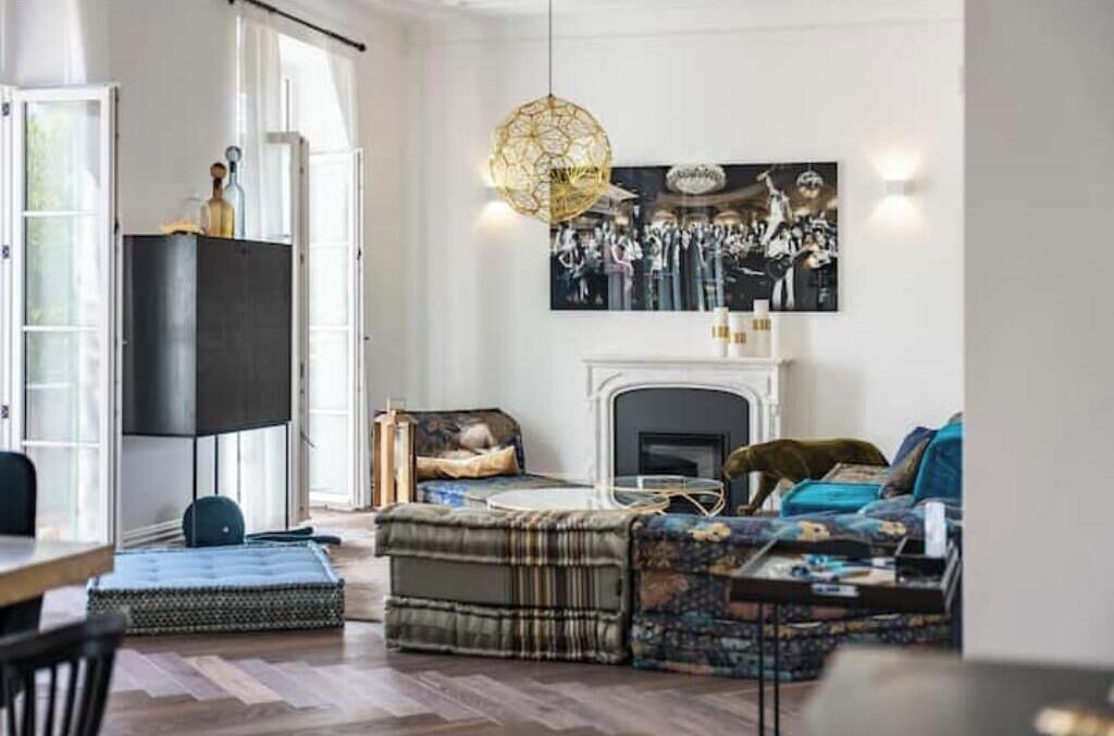 Photo of Livingroom in California - Pezou