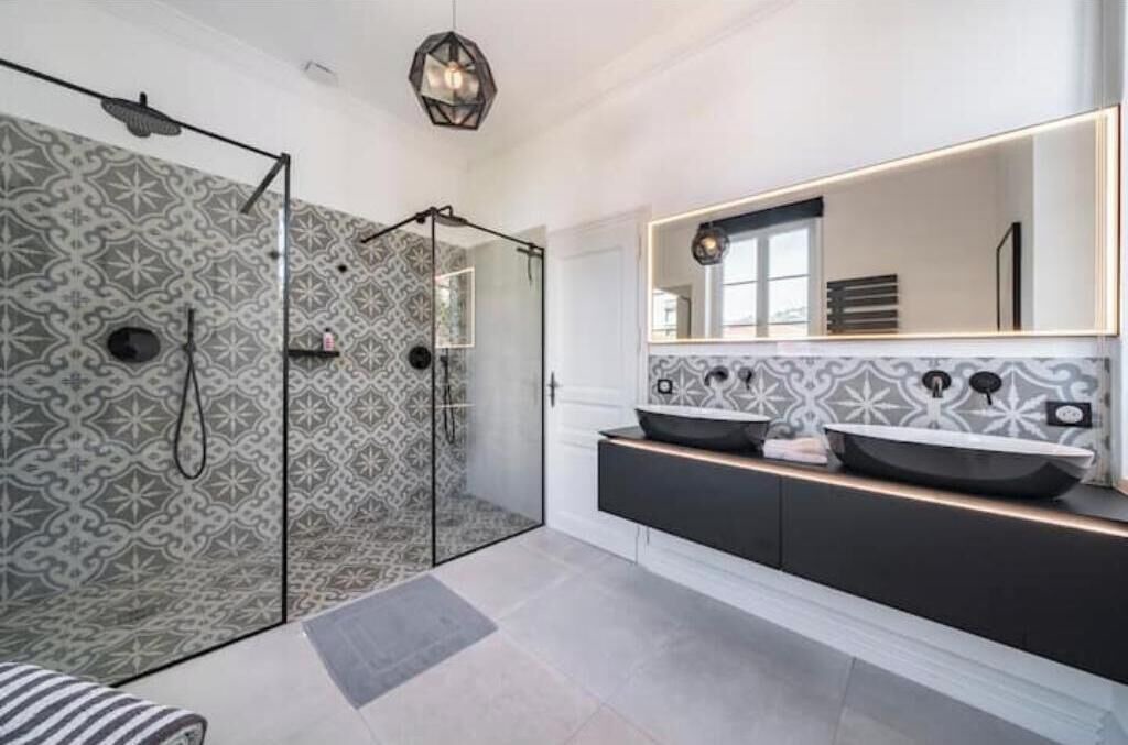 Photo of Bathroom in California - Pezou