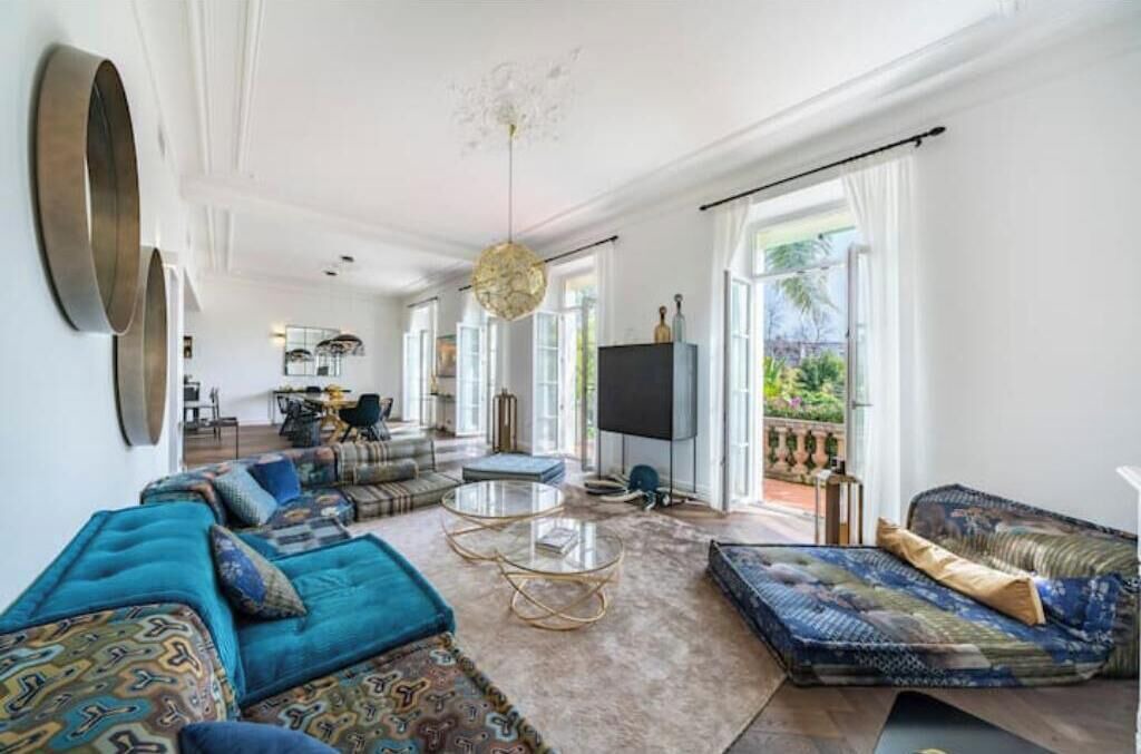 Photo of Livingroom in California - Pezou