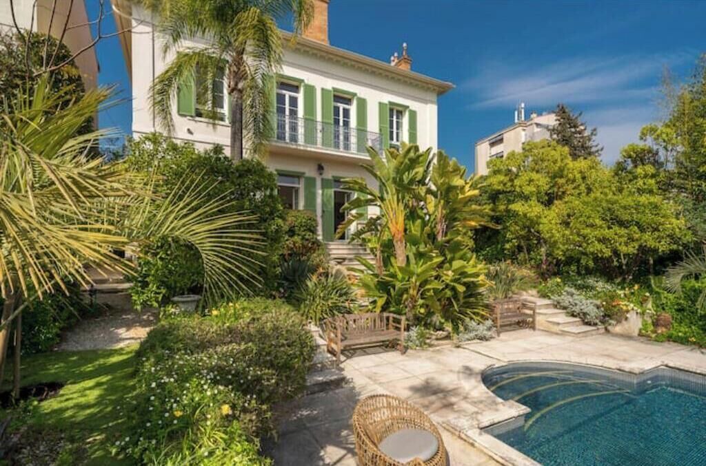 Photo of Outdoor in California - Pezou