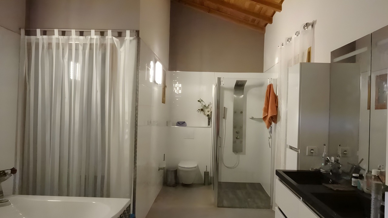 Photo of Bathroom in Thezan-des-Corbieres