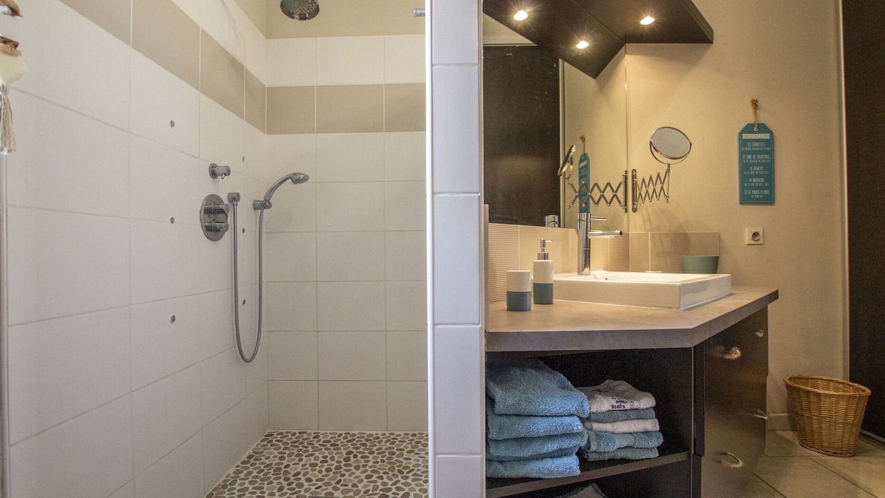 Photo of Bathroom in Eyragues