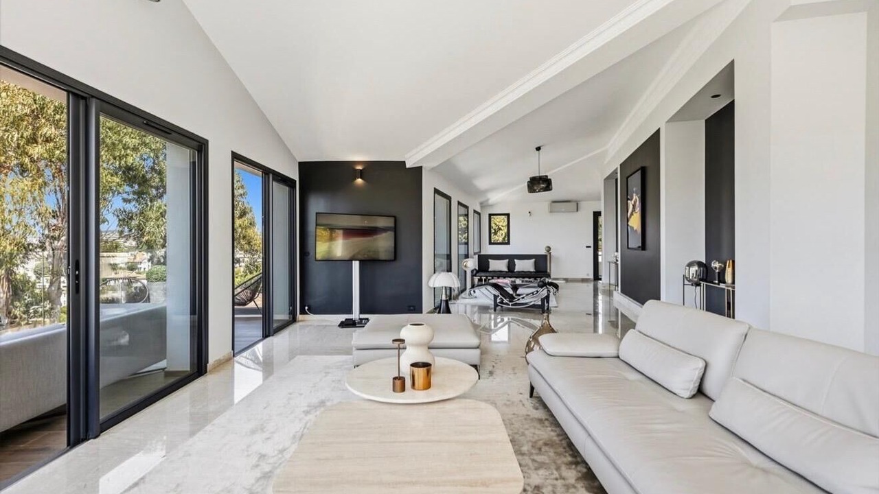 Photo of Livingroom in California - Pezou